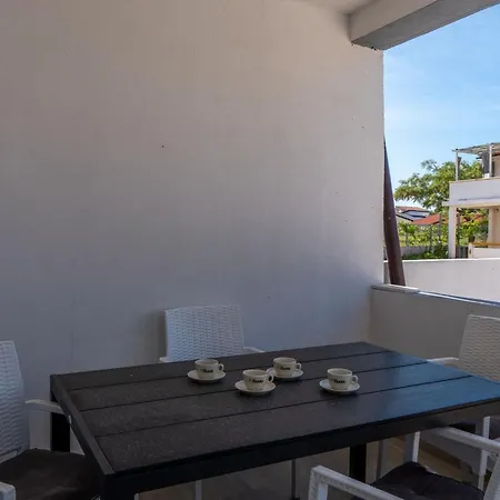 Simic By Interhome 维尔