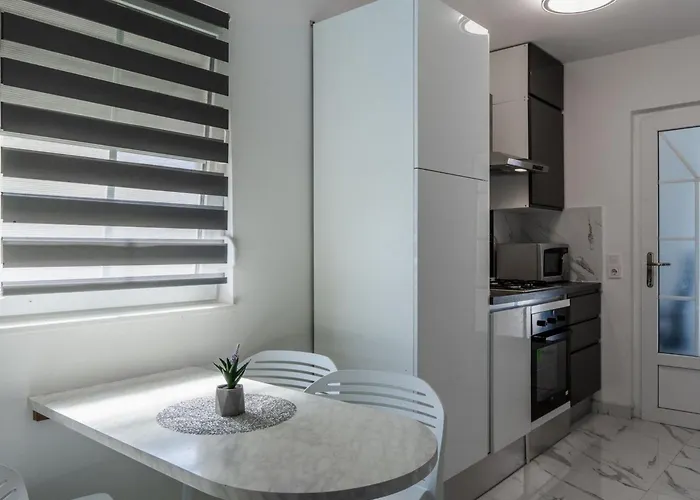 Simic By Interhome * 维尔