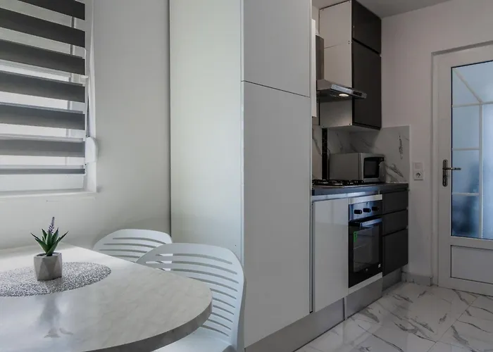 Simic By Interhome *